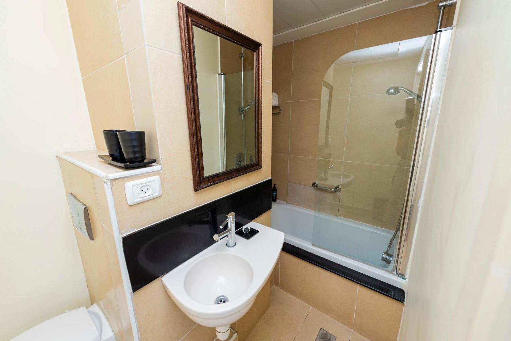 Hotel Basel Tel-Aviv Luaran gambar